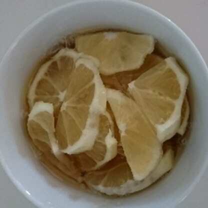 頂き物のレモンで作ってみました。食べるのが楽しみです。